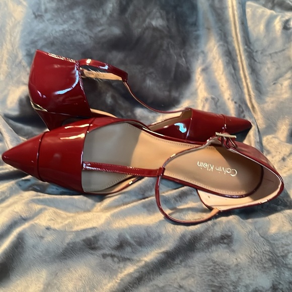 Burgundy pumps 9 1\2 Calvin Klein - Picture 4 of 4